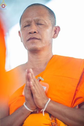 ภาพ No.101570:พิธีขอขมาและมอบผ้าไตร ในโครงการอุปสมบทบูชาธรรม มหาปูชนียาจารย์ พ.ศ. 2566 ณ ธุดงคสถานลำพูน ต.เหล่ายาว อ.บ้านโฮ่ง จ.ลำพูน  วันที่ 7 ธันวาคม พ.ศ. 2566