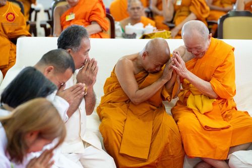 ภาพ No.185239:พิธีถวายมหาสังฆทาน 1,000 วัด ในวาระอายุวัฒนมงคล 84 ปี หลวงพ่อทัตตชีโว วันอาทิตย์ที่ 22 ธันวาคม พ.ศ. 2567 ณ สภาธรรมกายสากล วัดพระธรรมกาย