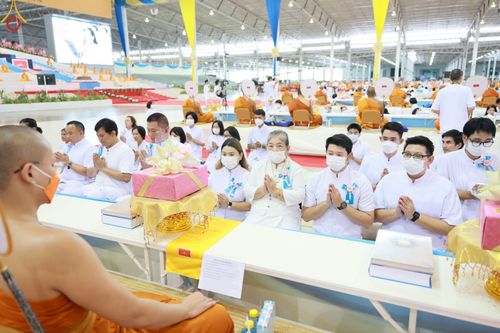 ภาพ No.85350:พิธีถวายมหาสังฆทานคณะสงฆ์ 2000 กว่าวัดทั่วประเทศปีที่ 23, พิธีถวายไทยธรรมคณะสงฆ์ 323 วัด 4 จังหวัดชายแดนภาคใต้, พิธีมอบปัจจัยช่วยเหลือครู 4 จังหวัดชายแดนภาคใต้ ณ สภาธรรมกายสากล วัดพระธรรมกาย ในวันสมาธิโลก อาทิตย์ที่ 6 สิงหาคม พ.ศ. 2566