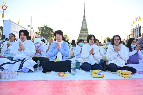 ภาพ No.195327:พิธีตักบาตรพระธรรมยาตรา ณ อนุสรณ์สถานลำดับที่ 3 สถานที่เกิดใหม่ในเพศสมณะ วัดสองพี่น้อง ต.ต้นตาล อ.สองพี่น้อง จ.สุพรรณบุรี ในโครงการธรรมยาตรา กตัญญูบูชา มหาปูชนียาจารย์ พระมงคลเทพมุนี(สด จนฺทสโร) พระผู้ปราบมาร ปีที่ 13 วันที่ 15 มกราคม พ.ศ.2568