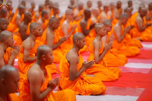 ภาพ No.103245:พิธีบรรพชา พิธีขอศีลและนิสัย ธรรมทายาทชาวอินโดนีเซียกว่า 1,000 คน ณ มหาเจดีย์บุโรพุทโธ ประเทศอินโดนีเซีย ในวันที่ 19 ธันวาคม พ.ศ. 2566