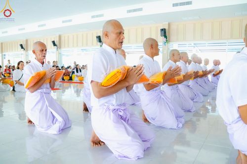 ภาพ No.186444:พิธีตัดปอย ปลงผม เวียนประทักษิณ  มอบบาตรผ้าไตร ขอขมาผู้ปกครอง และพิธีบรรพชาอุปสมบท  โครงการอุปสมบทหมู่บูชาธรรมมหาปูชนียาจารย์  ประจำปี 2567 ณ ศูนย์ปฏิบัติธรรมภาคใต้และวัดคงคาเลียบ อ.บางกล่ำ จ.สงขลา วันอาทิตย์ที่ 8 ธันวาคม พ.ศ. 2567