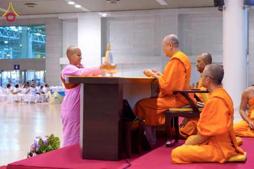 ภาพ No.232139:วันอาทิตย์ที่ 6 กรกฏาคม พ.ศ. 2568 พิธีมอบโล่เกียรติคุณ สวดธัมมจักกัปปวัตตนสูตร และรางวัลโครงการผู้นำแสงสว่างออนไลน์ ณ ห้องแก้วสารพัดนึก1 สภาธรรมกายสากล วัดพระธรรมกาย