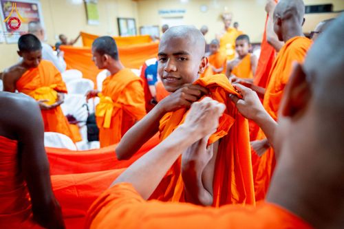 ภาพ No.225564:วันที่ 1 พฤษภาคม พ.ศ. 2568 พิธีเปิดโครงการ สยาม-ลังกา ธรรมยาตรา ฉลองเทศกาลวิสาขบูชาแห่งชาติ ศรีลังกา  และ บูชาธรรม 81 ปี หลวงพ่อธัมมชโย