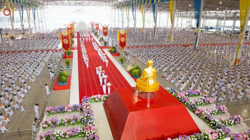 ภาพ No.150083:พิธีทอดผ้าป่าสมทบกฐินวัดพระธรรมกาย และสมทบกฐิน 30,000 วัดทั่วไทย ครั้งที่ 1 เนื่องในวันธรรมชัย 27 สิงหาคม พ.ศ.2567 ณ สภาธรรมกายสากล วัดพระธรรมกาย