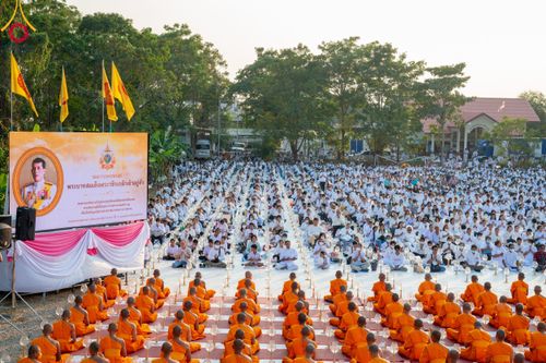 ภาพ No.112000:พิธีจุดประทีปถวายเป็นพุทธบูชา และบูชาธรรมมหาปูชนียาจารย์ พระมงคลเทพมุนี(สด จนฺทสโร) ในโครงการธรรมยาตรา กตัญญูบูชา มหาปูชนียาจารย์ พระมงคลเทพมุนี(สด จนฺทสโร) พระผู้ปราบมาร อนุสรณ์สถาน 7 แห่ง ปีที่ 12 วันที่ 14 มกราคม พ.ศ. 2567 ณ วัดสองพี่น้อง อ.สองพี่น้อง