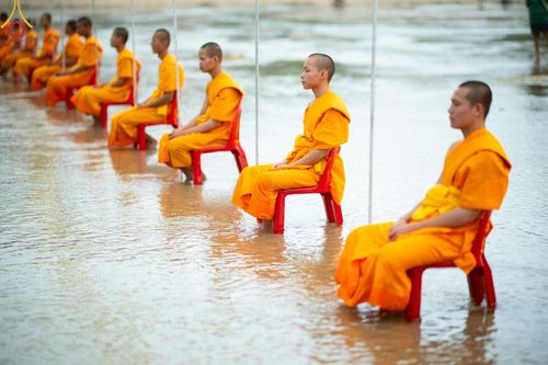 ภาพ No.63262:Photo Story  มหัศจรรย์วัดดงดินแดง Episode 1  พิธีปลงผมนาคธรรมทายาท  ในโครงการบรรพชาอุปสมบทหมู่ ฟื้นฟูพระพุทธศาสนาทั่วไทย วัดดงดินแดง ณ ลำน้ำแม่ตื่น อ.อมก๋อย จ.เชียงใหม่ วันที่ 2 เมษายน พ.ศ. 2567