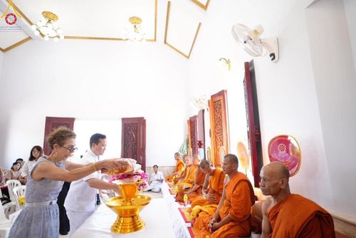 ภาพ No.167189:พิธีทอดกฐิน ณ วัดป่าสวนพฤกษชาติ ต.ทุ่งโพธิ์ อ.นาดี จ.ปราจีนบุรี ในโครงการกฐินสามัคคีทั่วไทย 30,000 วัด บูชาธรรม 80 ปี หลวงพ่อธัมมชโย โดยคณะศิษยานุศิษย์วัดพระธรรมกาย วันที่ 24 ตุลาคม พ.ศ. 2567