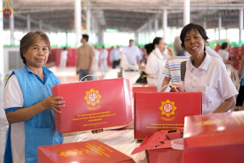 ภาพ No.212244:วันพุธที่ 19 มีนาคม พ.ศ. 2568 การบรรจุไทยธรรมลงกล่องสำเร็จ 43,500 กล่อง เพื่อถวายแด่พระสังฆาธิการ 40,000 กว่าวัดทั่วไทย ในวันคุ้มครองโลก 22 เมษายน พ.ศ. 2568 ณ บ้านแก้วเรือนทองคุณยายฯ วัดพระธรรมกาย