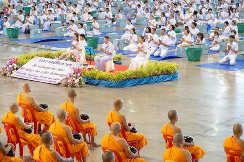 ภาพ No.240386:วันพุธที่ 27 สิงหาคม พ.ศ. 2568 พิธีตักบาตร ในวันธรรมชัย ณ วัดพระธรรมกาย จ.ปทุมธานี