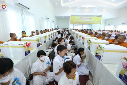 ภาพ No.107293:พิธีเจริญพระพุทธมนต์ ปฏิบัติธรรม มอบทุนการศึกษา ถวายสังฆทาน 140 วัด ณ ศุนย์ปฏิบัติธรรมพระมงคลเทพมุนี อ.สองพี่น้อง จ.สุพรรณบุรี วันเสาร์ที่ 6 มกราคม พ.ศ. 2567