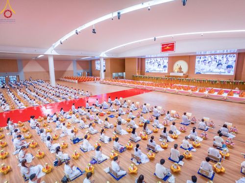 ภาพ No.149050:พิธีถวายคิลานเภสัชและอุปกรณ์ทางการแพทย์ เนื่องในวันธรรมชัย วันอาทิตย์ที่ 18 สิงหาคม พ.ศ. 2567 ณ ห้องแก้วสารพัดนึก 2 สภาธรรมกายสากล วัดพระธรรมกาย