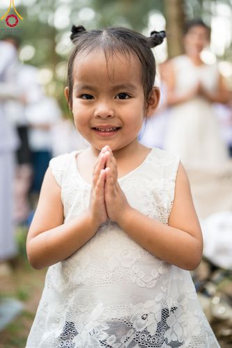 ภาพ No.107104:พิธีจุดประทีปถวายเป็นพุทธบูชา และบูชาธรรมมหาปูชนียาจารย์ ในโครงการธรรมยาตรากตัญญูบูชา มหาปูชนียาจารย์ พระมงคลเทพมุนี(สด จนฺทสโร) พระผู้ปราบมาร  อนุสรณ์สถาน 7 แห่ง ปีที่ 12  วันที่ 6 มกราคม พ.ศ. 2567 ณ อนุสรณ์สถานมหาวิหารพระมงคลเทพมุนี อ.สองพี่น้อง จ.สุพร