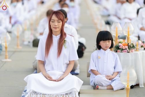 ภาพ No.204584:พิธีจุดประทีปถวายเป็นพุทธบูชา และบูชาธรรมมหาปูชนียาจารย์ ณ วัดพระธรรมกาย ตำบลคลองสาม อำเภอคลองหลวง จังหวัดปทุมธานี ในโครงการธรรมยาตรา กตัญญูบูชา มหาปูชนียาจารย์ พระมงคลเทพมุนี(สด จนฺทสโร) พระผู้ปราบมาร ปีที่ 13 วันที่ 31 มกราคม พ.ศ. 2568