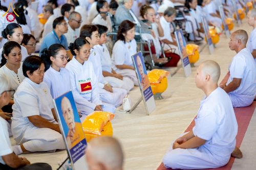 ภาพ No.277382:วันเสาร์ที่ 6 ธันวาคม พ.ศ. 2568 พิธีบรรพชาอุปสมบทและพิธีถวายบาตร โครงการอุปสมบทบูชาธรรมมหาปูชนียาจารย์ ประจำปี พ.ศ.2568 โครงการบวชพระนานาชาติ AEC และ WAB รุ่น CEO (นักบริหาร) รุ่นที่ 5 ณ โบสถ์พระไตรปิฏก วัดพระธรรมกาย