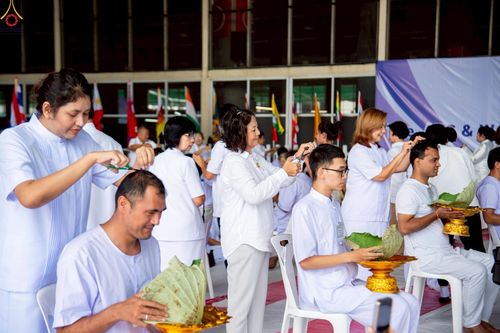 ภาพ No.230765:วันที่ 28 มิถุนายน พ.ศ. 2568 พิธีตัดปอยผมและปลงผม โครงการบวชพระนานาชาติ AEC & WAB รุ่นที่ 9 ณ วิหารคด 2 วัดพระธรรมกาย