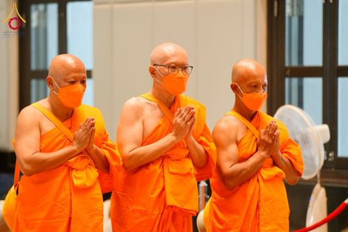 ภาพ No.62100:พิธีอุปสมบทในโครงการอุปสมบทหมู่ บูชาธรรมหลวงพ่อธัมมชโย พ.ศ.2567 ณ อุโบสถ วัดพระธรรมกาย จ.ปทุมธานี วันที่ 13-15 เมษายน พ.ศ. 2567