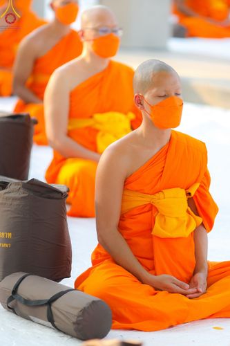 ภาพ No.104380:พระธรรมยาตราร่วมปฏิบัติธรรม และถ่ายภาพหมู่ประวัติศาสตร์ หน้ามหาวิหารพระมงคลเทพมุนี วันที่ 27 ธันวาคม พ.ศ. 2566