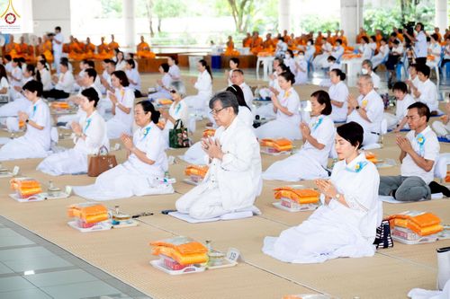 ภาพ No.234828:วันศุกร์ที่ 25 กรกฎาคม พ.ศ. 2568 (วันพระ แรม 15 ค่ำ เดือน 8) พิธีบุพเปตพลี ครั้งที่ 167 ร่วมอุทิศบุญแด่หมู่ญาติที่ล่วงลับไปแล้ว และสืบทอดอายุพระพุทธศาสนา ณ หอฉันคุณยายอาจารย์ฯ วัดพระธรรมกาย