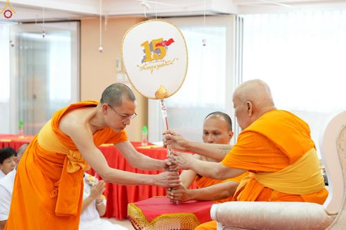 ภาพ No.233669:วันอาทิตย์ที่ 6 กรกฎาคม พ.ศ.2568 พิธีสมโภช 15 ปี วัดพระธรรมกายเกาลูน และพิธีมุทิตาสักการะเปรียญธรรม 9 ประโยค ณ วัดพระธรรมกายเกาลูน เขตปกครองพิเศษฮ่องกง สาธารณรัฐประชาชนจีน