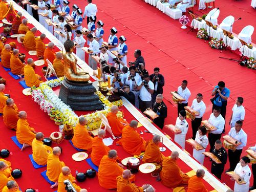 ภาพ No.312541:วันอาทิตย์ที่ 8 มีนาคม พ.ศ.2569 ทำบุญเมืองนครราชสีมา 558 ปี ตักบาตรพระ 10,000 รูป