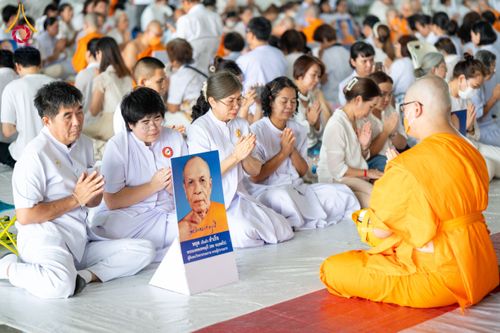 ภาพ No.62546:พิธีถวายบาตรเเละไทยธรรม ในโครงการอุปสมบทหมู่ บูชาธรรมหลวงพ่อธัมมชโย พ.ศ.2567 ณ ลานธรรม พระมหาธรรมกายเจดีย์ วันที่ 13 เมษายน พ.ศ.2567