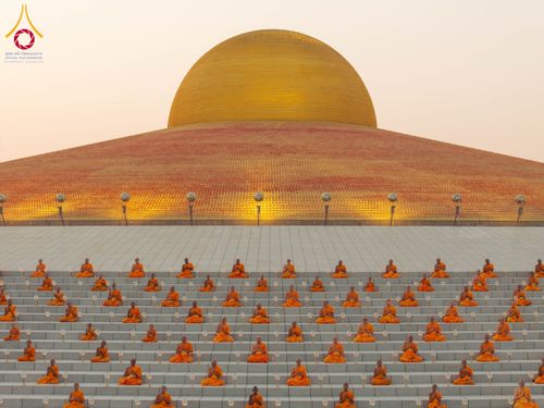 ภาพ No.207703:พิธีเวียนประทักษิณและจุดมาฆประทีป ในวันมาฆบูชา วันพุธที่ 12 กุมภาพันธ์ พ.ศ. 2568 ณ พระมหาธรรมกายเจดีย์ วัดพระธรรมกาย