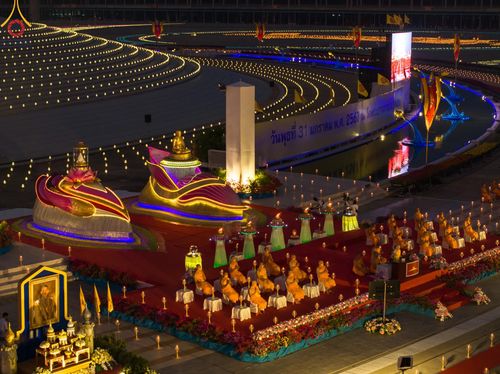 ภาพ No.122207:พิธีจุดประทีปถวายเป็นพุทธบูชา และบูชาธรรมมหาปูชนียาจารย์ พระมงคลเทพมุนี(สด จนฺทสโร) ในโครงการธรรมยาตรา กตัญญูบูชา มหาปูชนียาจารย์ พระมงคลเทพมุนี(สด จนฺทสโร) พระผู้ปราบมาร อนุสรณ์สถาน 7 แห่ง ปีที่ 12 วันที่ 31 มกราคม พ.ศ. 2567 ณ วัดพระธรรมกาย จ.ปทุมธานี (