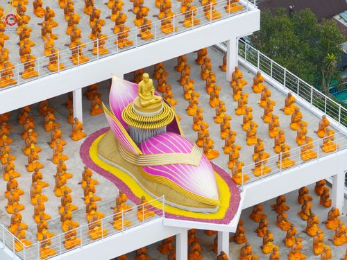 ภาพ No.118977:คณะพุทธบุตรธรรมยาตราร่วมปฏิบัติธรรม และถ่ายภาพหมู่ประวัติศาสตร์ ในโครงการธรรมยาตราฯ ปีที่ 12  วันที่ 25 มกราคม พ.ศ. 2567  ณ อาคารธรรมยาตรา กตัญญูบูชามหาปูชนียาจารย์  ตรงข้ามวัดปากน้ำภาษีเจริญ จ.กรุงเทพมหานคร