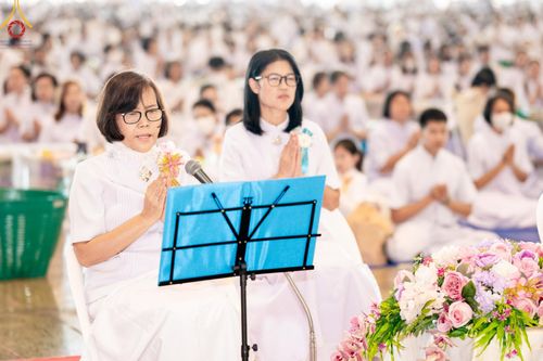 ภาพ No.143381:พิธีตักบาตร ข้าวสารอาหารแห้ง ณ บ้านแก้วเรือนทองคุณยายฯ และ พิธีบูชาข้าวพระ  ณ สภาธรรมกายสากล วัดพระธรรมกาย วันอาทิตย์ที่ 7 กรกฎาคม พ.ศ. 2567