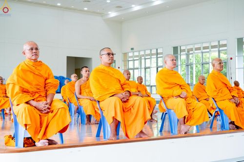 ภาพ No.239883:วันที่ ๒๒ - ๒๔ สิงหาคม พ.ศ. ๒๕๖๘ สัมมนารวมใจผู้นำบุญ บูชาธรรม ๘๑ ปี หลวงพ่อธัมมชโย กฐินสามัคคีทั่วไทย ๓๐,๐๐๐ วัด โครงการอุปสมบทบูชาธรรมมหาปูชนียาจารย์ ๓,๐๐๐ รูป รุ่นที่ ๑