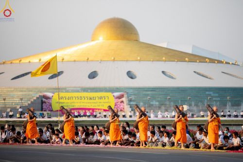 ภาพ No.201998:พิธีต้อนรับพระธรรมยาตรา ณ อนุสรณ์สถานลำดับที่ 7 สถานที่ขยายวิชชาธรรมกาย วัดพระธรรมกาย ต.คลองสาม อ.คลองหลวง จ.ปทุมธานี ในโครงการธรรมยาตรา กตัญญูบูชา มหาปูชนียาจารย์ พระมงคลเทพมุนี(สด จนฺทสโร) พระผู้ปราบมาร อนุสรณ์สถาน 7 แห่ง ปีที่ 13 วันที่ 26 มกราคม 2568
