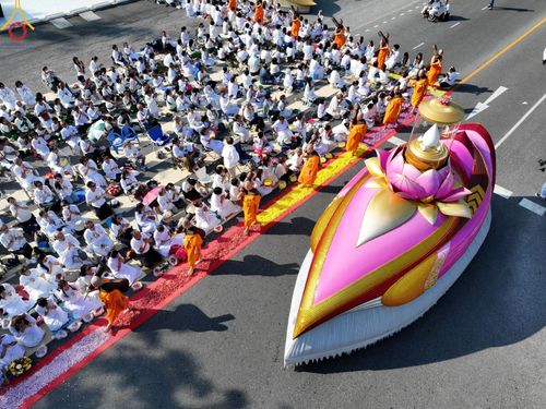 ภาพ No.188410:พิธีต้อนรับพระธรรมยาตรา ในโครงการธรรมยาตรา กตัญญูบูชา มหาปูชนียาจารย์ พระมงคลเทพมุนี(สด จนฺทสโร) พระผู้ปราบมาร อนุสรณ์สถาน 7 แห่ง ปีที่ 13 วันที่ 2 มกราคม พ.ศ. 2568 ณ วัดพระธรรมกาย จ.ปทุมธานี