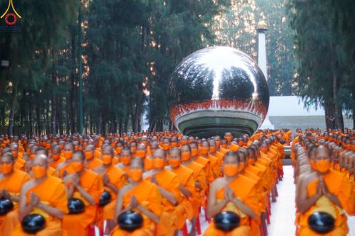 ภาพ No.107363:พิธีตักบาตรพระธรรมยาตราฯ ในโครงการธรรมยาตรากตัญญูบูชา มหาปูชนียาจารย์ พระมงคลเทพมุนี(สด จนฺทสโร) พระผู้ปราบมาร ปีที่ 12 ณ อนุสรณ์สถานมหาวิหารพระมงคลเทพมุนี อ.สองพี่น้อง จ.สุพรรณบุรี วันที่ 7 มกราคม พ.ศ. 2567