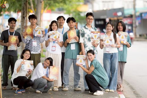 ภาพ No.239745:วันที่ 16-17 สิงหาคม พ.ศ. 2568 การปฏิบัติหน้าที่ของเจ้าหน้าที่ทุกสถานะ เพื่องานพิธีอัญเชิญรูปเหมือนพระมงคลเทพมุนี (สด จันทสโร) และพิธีกดปุ่มอัญเชิญรูปเหมือน พระมงคลเทพมุนี (สด จันทสโร) ณ มหาวิหารแก้วพระมงคลเทพมุนี ศูนย์ปฏิบัติธรรมแก้วเมืองเลย จ.เลย