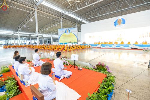 ภาพ No.149891:พิธีตักบาตร , พิธีปฎิบัติธรรม , พิธีถวายภัตตาหารเมนูสวรรค์ ในพรรษาแห่งการเข้าถึงธรรม วันธรรมชัย วันอังคารที่ 27 สิงหาคม พ.ศ.2567 ณ สภาธรรมกายสากล วัดพระธรรมกาย