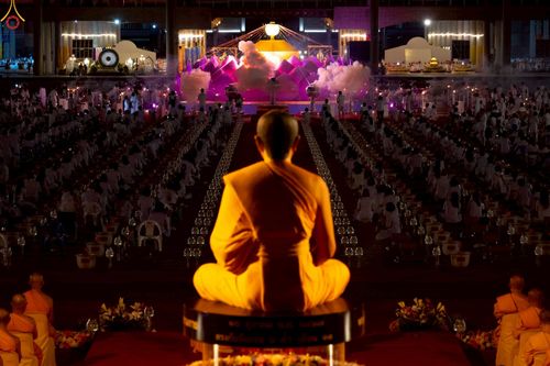 ภาพ No.253621:วันที่ 10 ตุลาคม พ.ศ. 2568 พิธีจุดประทีปบูชาพระผู้ปราบมาร, พิธีจุดประทีปบนพระมหาธรรมกายเจดีย์  20,000 ดวง เนื่องในวันคล้ายวันเกิดครบรอบ 141 ปี พระมงคลเทพมุนี (สด จนฺทสโร)