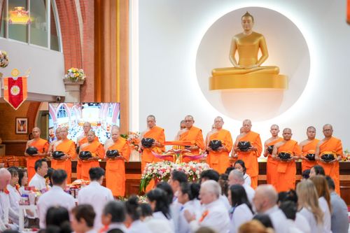 ภาพ No.169375:พิธีทอดกฐินสามัคคี เพื่อสนับสนุนการเผยแผ่พระพุทธศาสนาวิชชาธรรมกาย ณ วัดพระธรรมกายลอนดอน สหราชอาณาจักร วันอาทิตย์ที่ 20 ตุลาคม พ.ศ. 2567