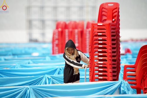 ภาพ No.218443:วันที่ 15 - 18 เมษายน พ.ศ. 2568 การเตรียมภาชนะสำหรับถวายภัตตาหาร , การจัดโต๊ะเก้าอี้ในลานธรรม , การแพ็คพัสดุงานต้อนรับ เพื่องานวันคุ้มครองโลก 22 เมษายน พ.ศ.2568 วัดพระธรรมกาย