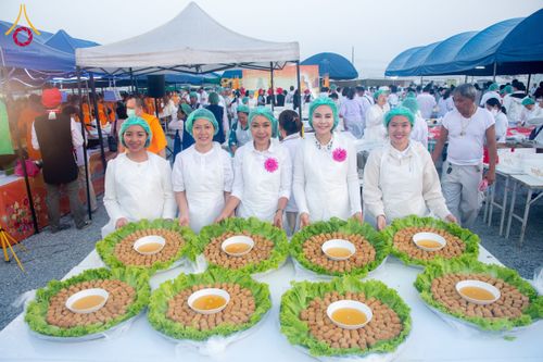 ภาพ No.201791:พิธีถวายภัตตาหารเป็นสังฆทาน แด่พระธรรมยาตรา ณ อนุสรณ์สถานบางปลา วัดบางปลา อำเภอบางเลน จังหวัดนครปฐม ในโครงการธรรมยาตรา กตัญญูบูชา มหาปูชนียาจารย์ พระมงคลเทพมุนี(สด จนฺทสโร) พระผู้ปราบมาร อนุสรณ์สถาน 7 แห่ง ปีที่ 13 วันที่ 26 มกราคม พ.ศ. 2568