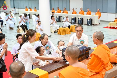 ภาพ No.229048:วันอาทิตย์ที่ 15 มิถุนายน พ.ศ. 2568 พิธีทอดผ้าป่าทุนพัฒนาพระมหาเปรียญ และทุนเผยแผ่พระพุทธศาสนาไปทั่วโลก ณ ห้องสัมมนา SPD สภาธรรมกายสากล วัดพระธรรมกาย