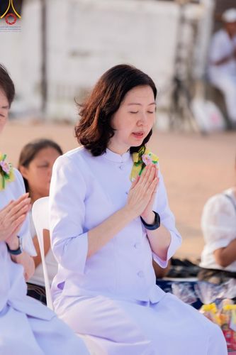 ภาพ No.58105:พิธีตักบาตรพระภิกษุและสามเณร 180 รูป ณ ลานองค์พระสมุทรเจดีย์ จ.สมุทรปราการ วันเสาร์ที่ 27 เมษายน พ.ศ. 2567