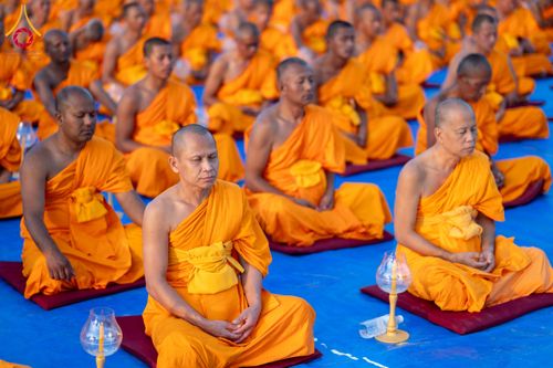 ภาพ No.132331:พิธีจุดโคมประทีปถวายเป็นพุทธบูชา ในโครงการบรรพชา 1,250 รูป ณ แดนประสูติ สวนลุมพินี ประเทศเนปาล วันที่ 17 มีนาคม พ.ศ. 2567