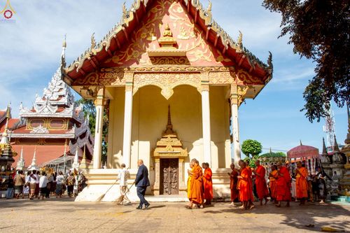 ภาพ No.271732:วันอาทิตย์ที่ 26 ตุลาคม พ.ศ. 2568 กฐินสมทบวัดต่างประเทศ โดยคณะศิษยานุศิษย์ บูชาธรรม 81 ปี  หลวงพ่อธัมมชโย ณ วัดสีอัมพอน นครเวียงจันทน์ สปป.ลาว