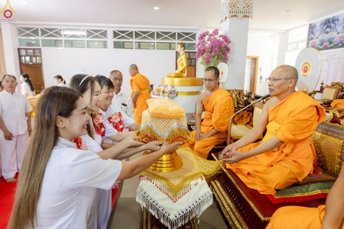 ภาพ No.260275:วันที่ 18 ตุลาคม พ.ศ. 2568 พิธีทอดกฐินสามัคคีทั่วไทย 30,000 วัด โดยคณะศิษยานุศิษย์ บูชาธรรม 81 ปี หลวงพ่อธัมมชโย ณ วัดกิ่วลม ต.บ่อหลวง อ.ฮอด จ.เชียงใหม่