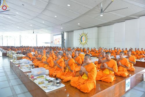 ภาพ No.147736:พิธีถวายภัตตาหารเมนูสวรรค์ ในพรรษาแห่งการเข้าถึงธรรม วันเสาร์ที่ 10 สิงหาคม พ.ศ. 2567 ณ หอฉันคุณยายอาจารย์ฯ วัดพระธรรมกาย