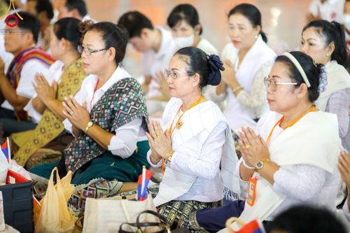 ภาพ No.92099:พิธีตักบาตร ในวันทอดกฐินสามัคคี ประจำปีพุทธศักราช 2566 วันอาทิตย์ต้นเดือนที่ 5 พฤศจิกายน พ.ศ. 2566 ณ สภาธรรมกายสากล วัดพระธรรมกาย จ.ปทุมธานี