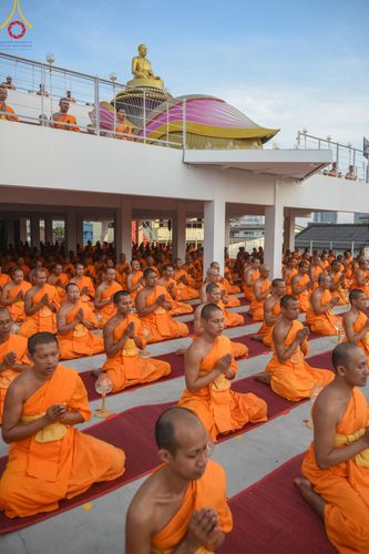 ภาพ No.201558:พิธีจุดประทีปถวายเป็นพุทธบูชา และบูชาธรรมมหาปูชนียาจารย์ ณ อาคารธรรมยาตรา กตัญญูบูชามหาปูชนียาจารย์ ตรงข้ามวัดปากน้ำภาษีเจริญ จ.กรุงเทพมหานคร ในโครงการธรรมยาตรา กตัญญูบูชา มหาปูชนียาจารย์ พระมงคลเทพมุนี(สด จนฺทสโร) พระผู้ปราบมาร อนุสรณ์สถาน 7 แห่ง