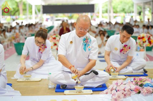 ภาพ No.144269:พิธีตักบาตรพระใหม่  โครงการบรรพชาอุปสมบทหมู่ ธรรมทายาทนานาชาติ (ภาษาจีน) ณ อาคารโถงช้าง วัดพระธรรมกาย วันอาทิตย์ที่ 14 กรกฎาคม พ.ศ. 2567