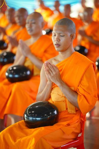 ภาพ No.150986:พิธีตักบาตร ในวันอาทิตย์ต้นเดือน วันที่ 1 กันยายน พ.ศ. 2567 ณ สภาธรรมกายสากล วัดพระธรรมกาย